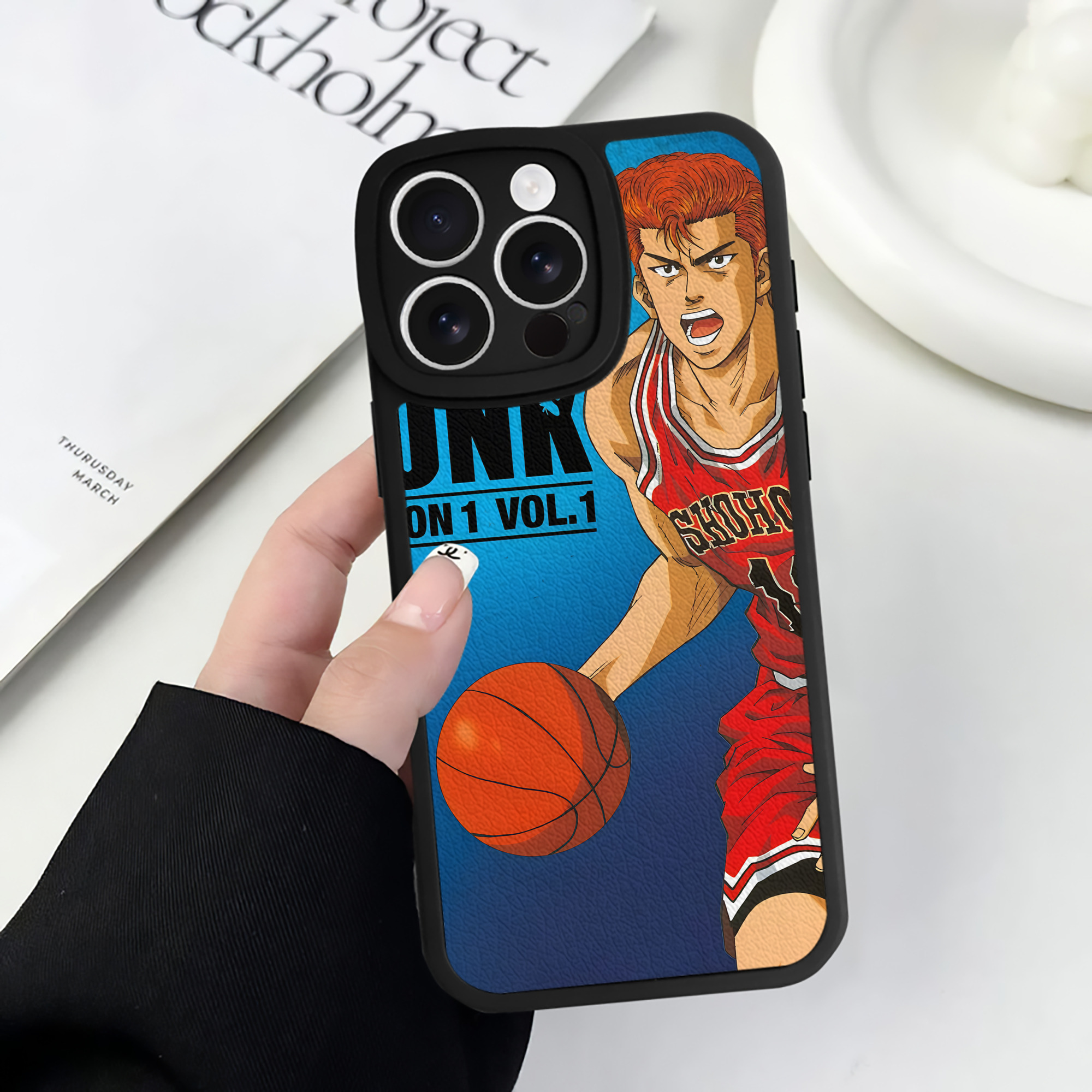 （画像用） SLAM DUNK／スラムダンク 【iPhone 16シリーズ対応】シリコンスマホケース（レザー調） 材質：シリコン